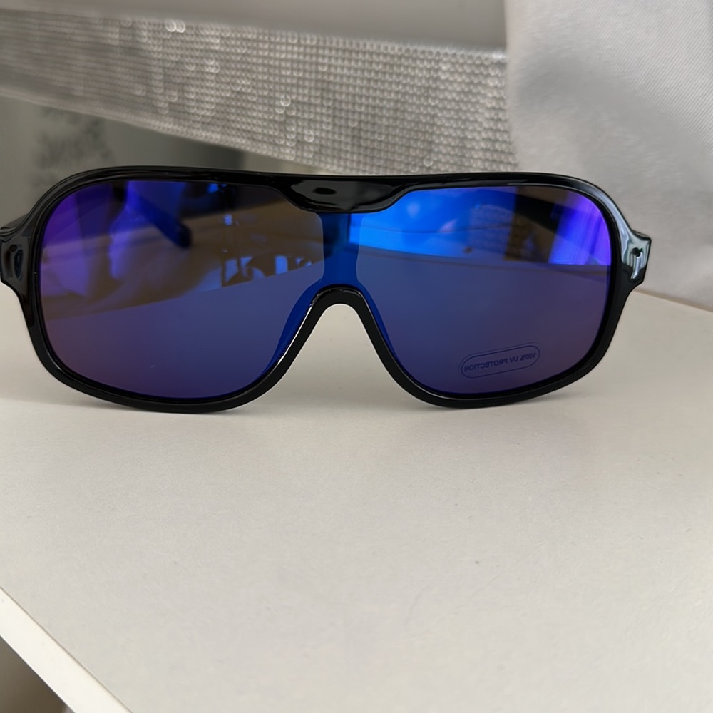 FashionNova sunglasses - Picture 8 of 8
